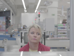 Lenka Havlíková u pokladny