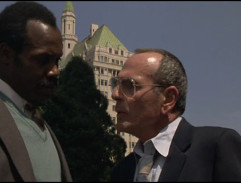 Před výškovou budovou