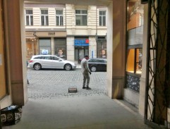 demonštrácia pred McDonalds