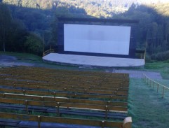 zpěv místního sboru