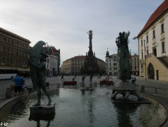 Mjr. Výrová u kašny