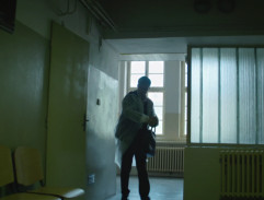 Před pokojem Mojmíra Rovenského