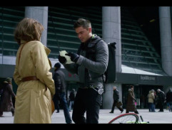 Prostranství před kancelářskou budovou hudebního vydavatelské společnosti Ahern Records