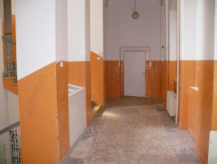 Na chodbě posmrtného úřadu