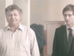 Na chodbě posmrtného úřadu