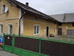 Před domem Navrátilů