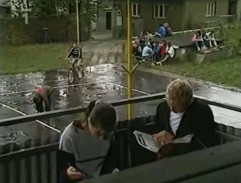 Ženich hraje na lesní roh 