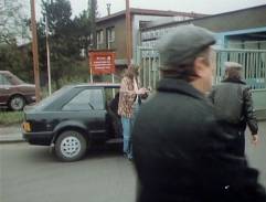 Před bránou závodu