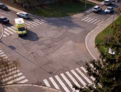 Křižovatka na sídlišti