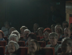 Benko prichádza na politický míting