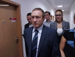 pred kanceláriou riaditeľa