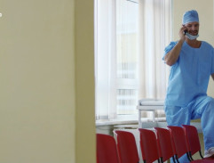 Lukáš telefonuje s Evelyn