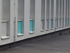 Filozofování před ubytovnou 1