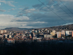 Město