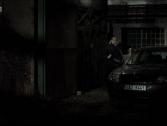 Maria v areálu továrny