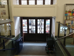 Karla Sovová v bance