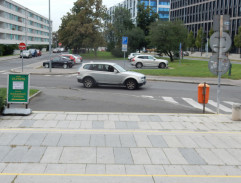 Před hotelem Olympik