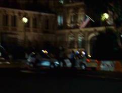 Před americkou ambasádou