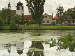 Rybník u kostela