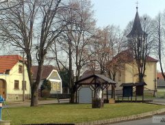 pred Ľubošovým domom