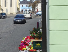 Před Táninou kavárnou