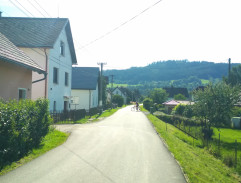 Před domem Ondrákových