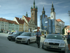 Před bankou v Klatovech