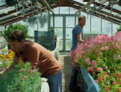 Josef Roučka ve skleníku