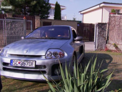 parkovisko na dvore domu