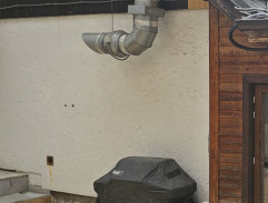 pred hotelom v Tatrách