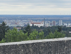 pred Ivaniným domom