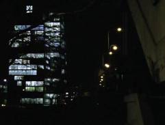 Noční záběr - svítící dům