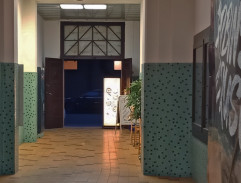 Zahrádkovi v průchodu