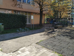 Před obchodem