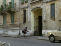 Pred domem Fantozziho