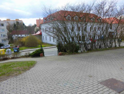 Před branou střediska