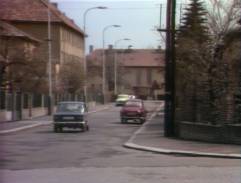 Průjezd vilovou čtvrtí