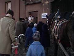 Před zdravotním střediskem