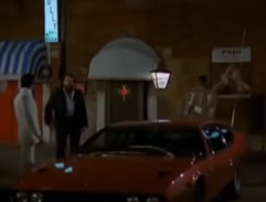 Před nočním klubem