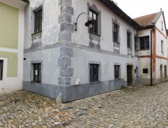 Před Mertovic domem