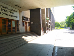 Před restaurací Sokolovna