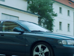 Před policejní stanicí