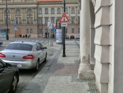 ulica pri škole, kde chodí Gábina