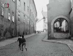 ulica pri škole, kde chodí Váleček na hodiny maľovania