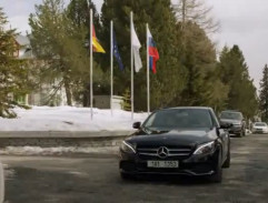 Felner prichádza do hotela