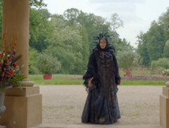 Zlá babice v zahradě