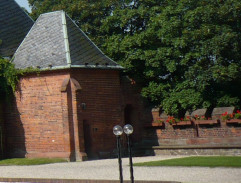 Hostina na nádvoří