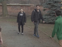 Vojta a Jakub v parku