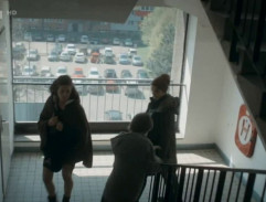 Na schodech ubytovny