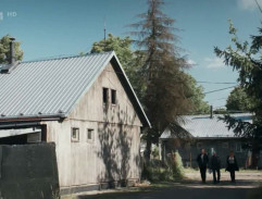 Před budovou "neziskovky"